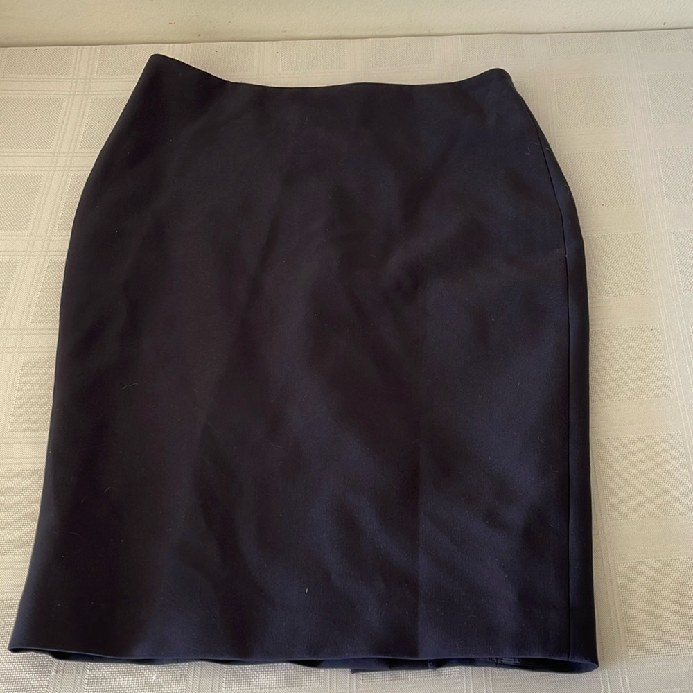 BNWT Femme Navy Blue Skirt. size 38